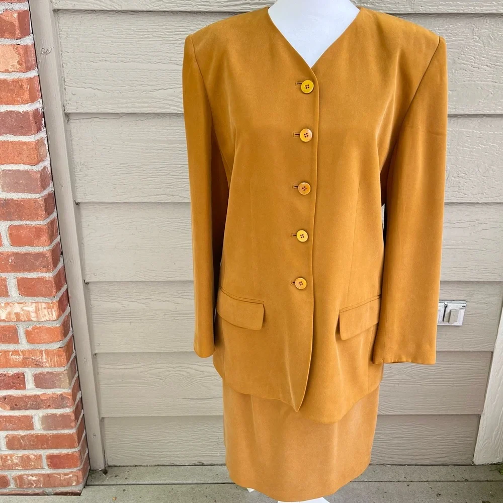 Chaus Vintage 100% Silk Jacket Skirt Suit Set SZ 12/10 Lined Shoulder Pad Career